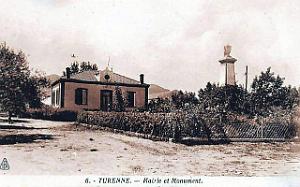 Turenne - Mairie et Monument aux Morts